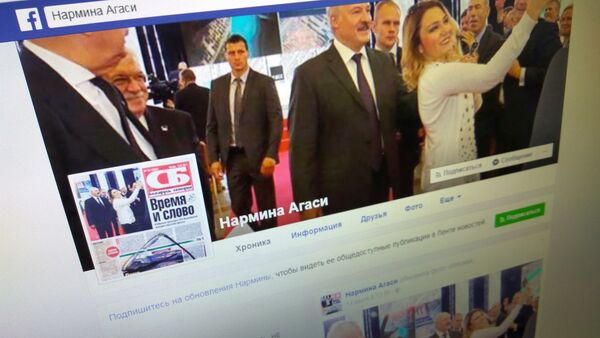 Страница Facebook азербайджанской журналистки - фото с Лукашенко - Sputnik Беларусь