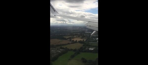 Жесткая посадка самолета Ryanair в Великобритании попала на видео - Sputnik Беларусь