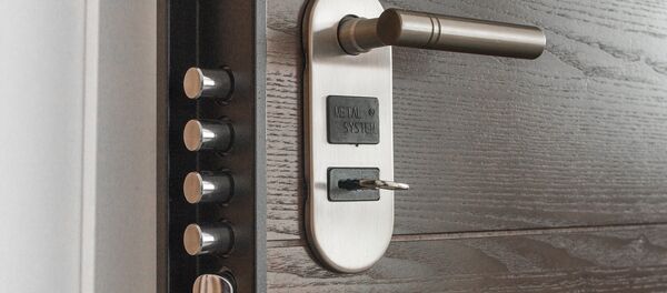 Дверь в квартиру, архивное фото - Sputnik Беларусь