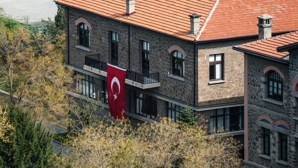 Флаг Турции на одном из домов в Анкаре, архивное фото - Sputnik Беларусь