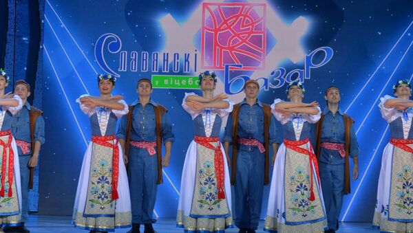 Артисты на сцене Славянского базара в Витебске - Sputnik Беларусь