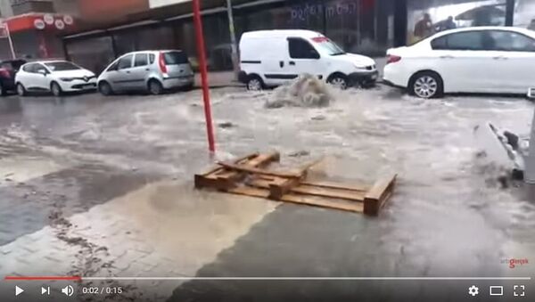 Поток воды затопил стамбульское метро, видео - Sputnik Беларусь
