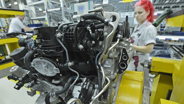 Дизельный двигатель на заводе Daimler, архивное фото - Sputnik Беларусь
