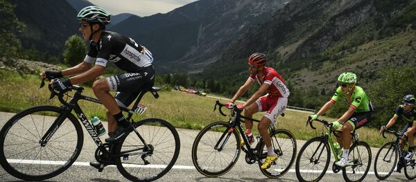 Польский велосипедист Павел Полянски (слева) - Sputnik Беларусь