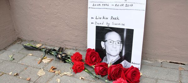 Цветы у посольства - Sputnik Беларусь