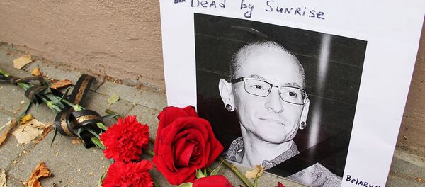 Цветы у посольства - Sputnik Беларусь