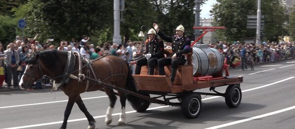 Свята да Дня пажарнай службы: парад, канцэрт і юныя ратавальнікі Свята да Дня пажарнай службы: парад, канцэрт і юныя ратавальнікі - Sputnik Беларусь