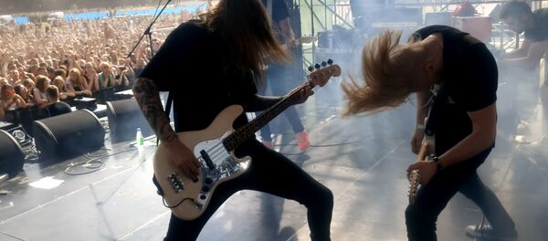 Юбилейный фестиваль Рок за Бобров: солнце, музыка и пиво - Sputnik Беларусь