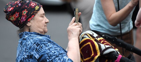 12 фортепиано на парковке - уникальный перфоманс в Гомеле - Sputnik Беларусь