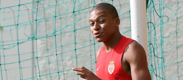 Французский футболист Килиан Мбаппе - Sputnik Беларусь