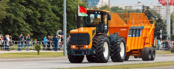 Амкодор 5300 предназначен для работ на больших пространствах Амкодор 5300 предназначен для работ на больших пространствах - Sputnik Беларусь