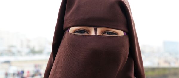 Девушка в платке-никабе - Sputnik Беларусь