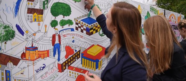 Freaky в дождевиках - летний арт-пикник было не испортить погоде - Sputnik Беларусь