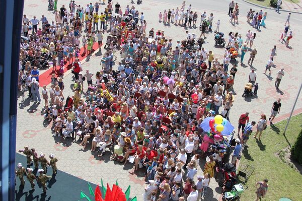 На праздник собрались более 110 пар близнецов - Sputnik Беларусь