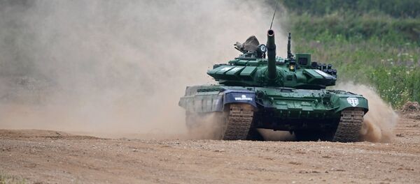 Белорусский экипаж в ходе танкового биатлона - Sputnik Беларусь