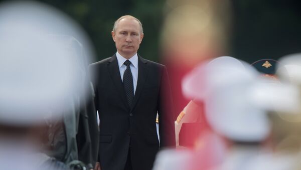 Президент РФ В. Путин принимает участие в торжествах по случаю Дня ВМФ РФ - Sputnik Беларусь