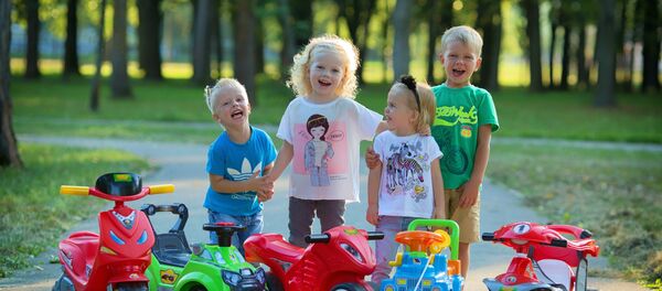 Игрушки Полесье любят дети разных возрастов Игрушки Полесье любят дети разных возрастов - Sputnik Беларусь