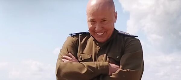 Саладуха сеў на шпагат паміж танкамі Саладуха сеў на шпагат паміж танкамі - Sputnik Беларусь