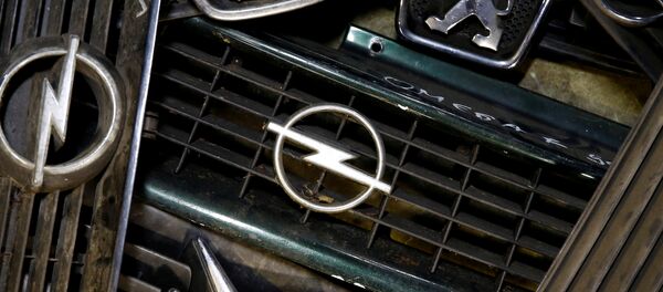 Эмблемы Peugeot, Citroen и Opel - Sputnik Беларусь