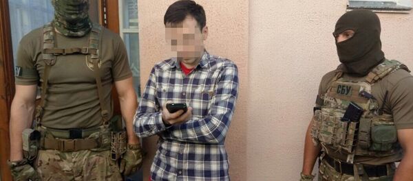 В Житомирской области следователи СБУ объявили об обвинении в государственной измене блогера-журналиста В Житомирской области следователи СБУ объявили об обвинении в государственной измене блогера-журналиста - Sputnik Беларусь