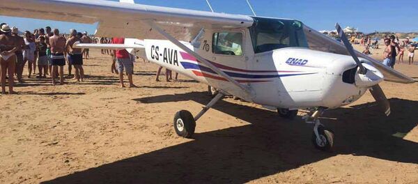 Севший на пляже самолет - Sputnik Беларусь