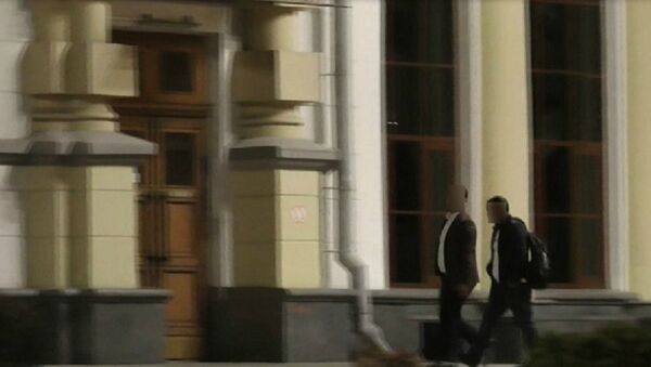 Обвиняемые идут на назначенную встречу - Sputnik Беларусь