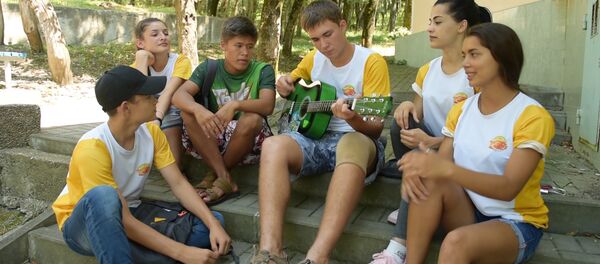 Участники шоу Ты супер! исполнили песню Алые паруса в лагере Орленок Участники шоу Ты супер! исполнили песню Алые паруса в лагере Орленок - Sputnik Беларусь