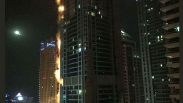 Пожар вспыхнул в одном из самых высоких жилых небоскребов мира Torch Tower («Торч Тауэр») в Дубае - Sputnik Беларусь