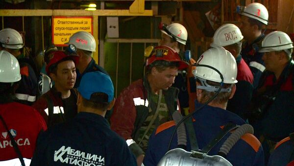 На поверхность из рудника Мир в Якутии подняли 142 шахтера - Sputnik Беларусь