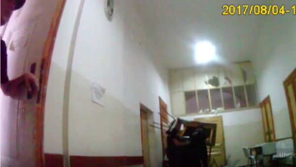 Видеофакт: полиция освободила заложников из психбольницы Львова - Sputnik Беларусь