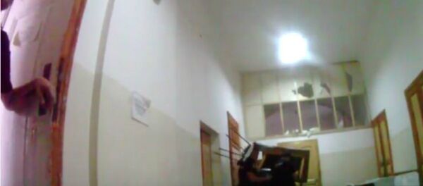 Видеофакт: полиция освободила заложников из психбольницы Львова - Sputnik Беларусь