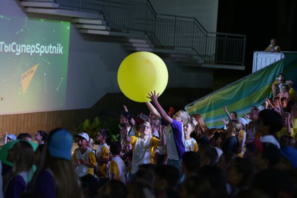 Юные исполнители срывали овации многочисленных зрителей. - Sputnik Беларусь