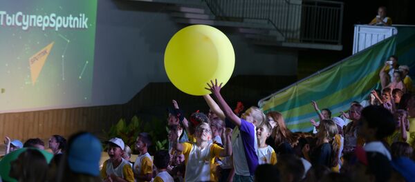 Участники международного вокального проекта Ты супер! выступили в Орленке - Sputnik Беларусь