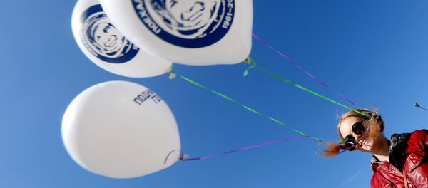 Флэш-моб Подними голову! в честь 55-летия полета Юрия Гагарина, архивное фото Флэш-моб Подними голову! в честь 55-летия полета Юрия Гагарина, архивное фото - Sputnik Беларусь