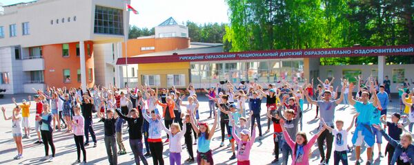 Дети научат другу друга национальным танцам и играм - Sputnik Беларусь