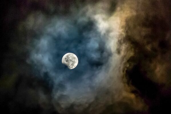 Так выглядело лунное затмение 7 августа 2017 года в Индонезии - Sputnik Беларусь