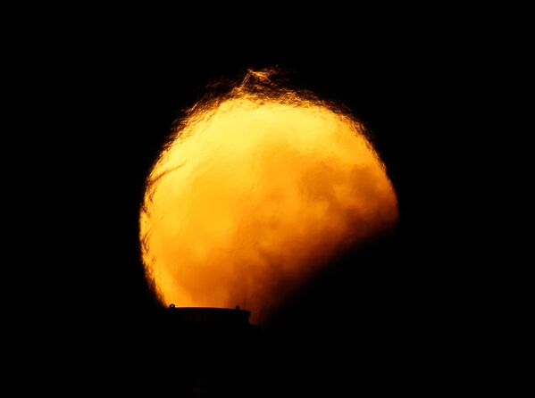 Частичное лунное затмение в деревне Марсашлокк, Мальта - Sputnik Беларусь