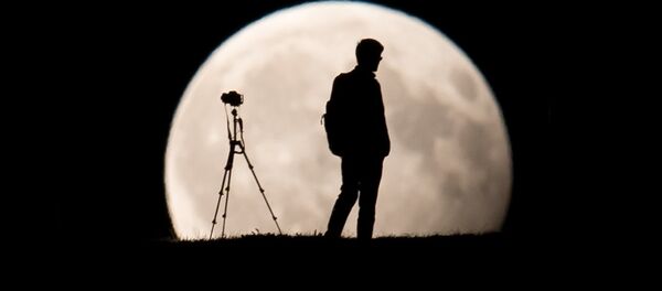 Фатограф здымае зацменне месяца - Sputnik Беларусь
