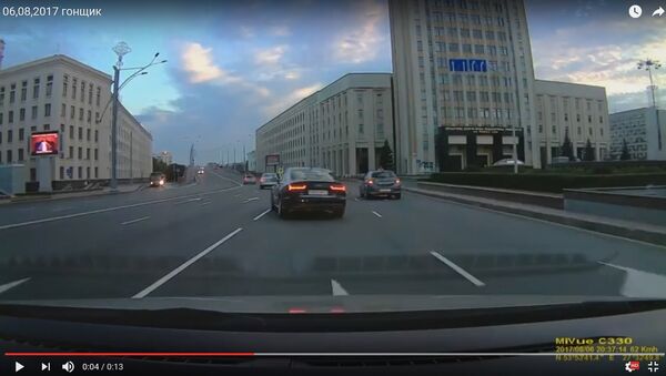 Видеофакт: перевозчик на Audi лихачил на проспекте Независимости - Sputnik Беларусь