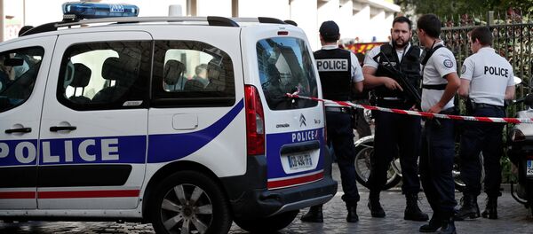 Полиция на месте происшествия в пригороде Парижа Полиция на месте происшествия в пригороде Парижа - Sputnik Беларусь