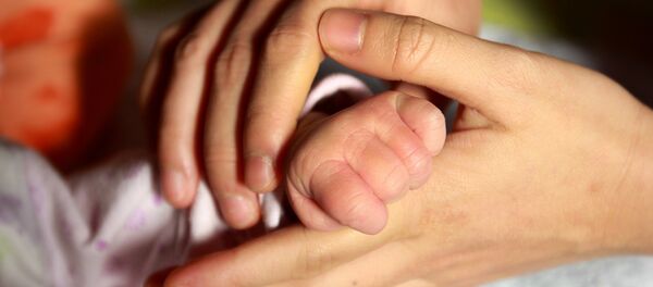 Мама с ребенком, архивное фото - Sputnik Беларусь