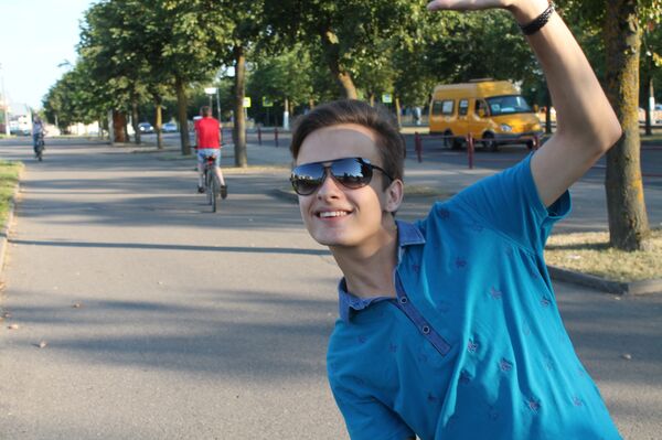 Александр, один из участников танцевальных прогулок, перед началом флешмоба - Sputnik Беларусь