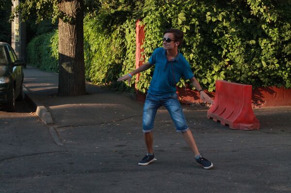 Хореограф Александр поймал волну позитива - Sputnik Беларусь