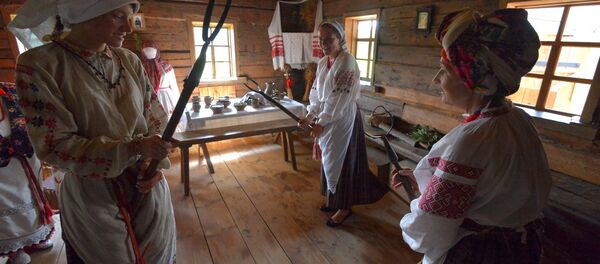 У Азярцы паказалі, што такое Выгнанне мух - Sputnik Беларусь