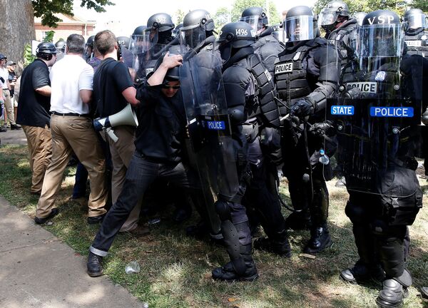 Полиция штата работает в усиленном режиме, оказывается поддержка с воздуха - Sputnik Беларусь