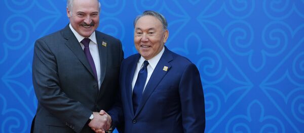 Президент Беларуси Александр Лукашенко (слева) и президент Казахстана Нурсултан Назарбаев - Sputnik Беларусь
