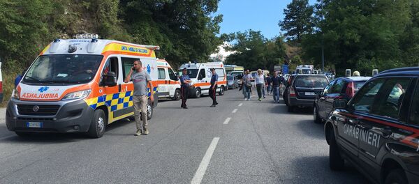 Машины полиции и медиков в Италии, архивное фото - Sputnik Беларусь