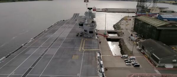 Дрон решил сесть прямо на палубу авианосца Королева Елизавета - Sputnik Беларусь