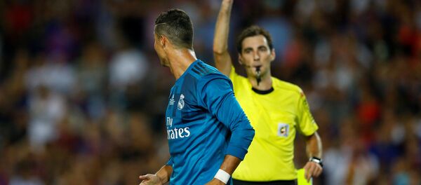 Роналду получил красную карточку в матче с Барсой - Sputnik Беларусь