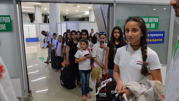 Сирийские дети в аэропорту Минска - Sputnik Беларусь